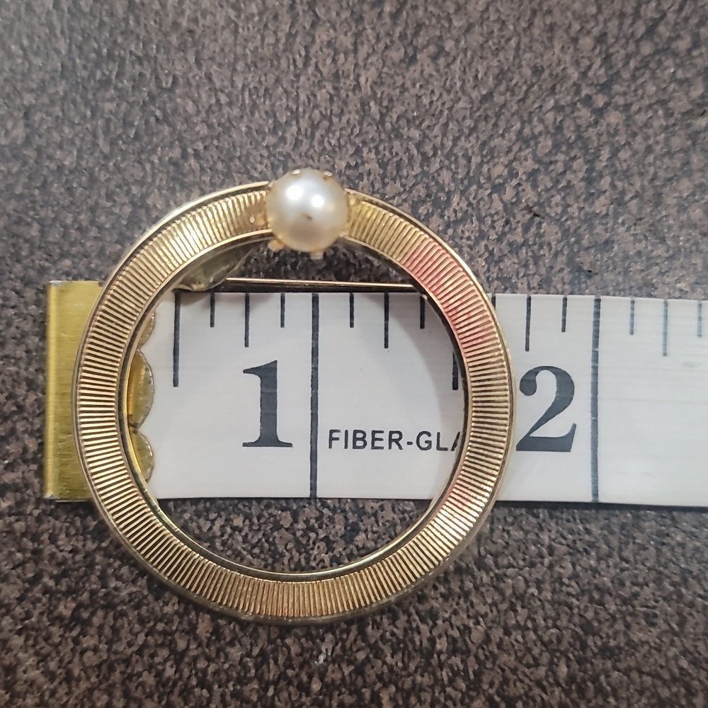 Vintage gold circle pin pearl brooch